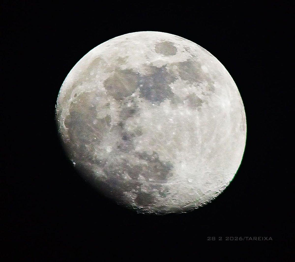 Treixa's tweet photo. Rotating at night https://t.co/eIUJWb26lU