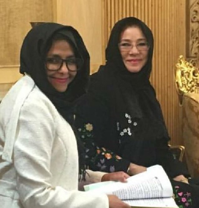 😎Recordar es vivir....en estas 3 fotos hay, dos presos, uno muerto y la otra obedeciendo con la misma cara de tonta que en la foto...

Cada uno pagando por sus pecados....