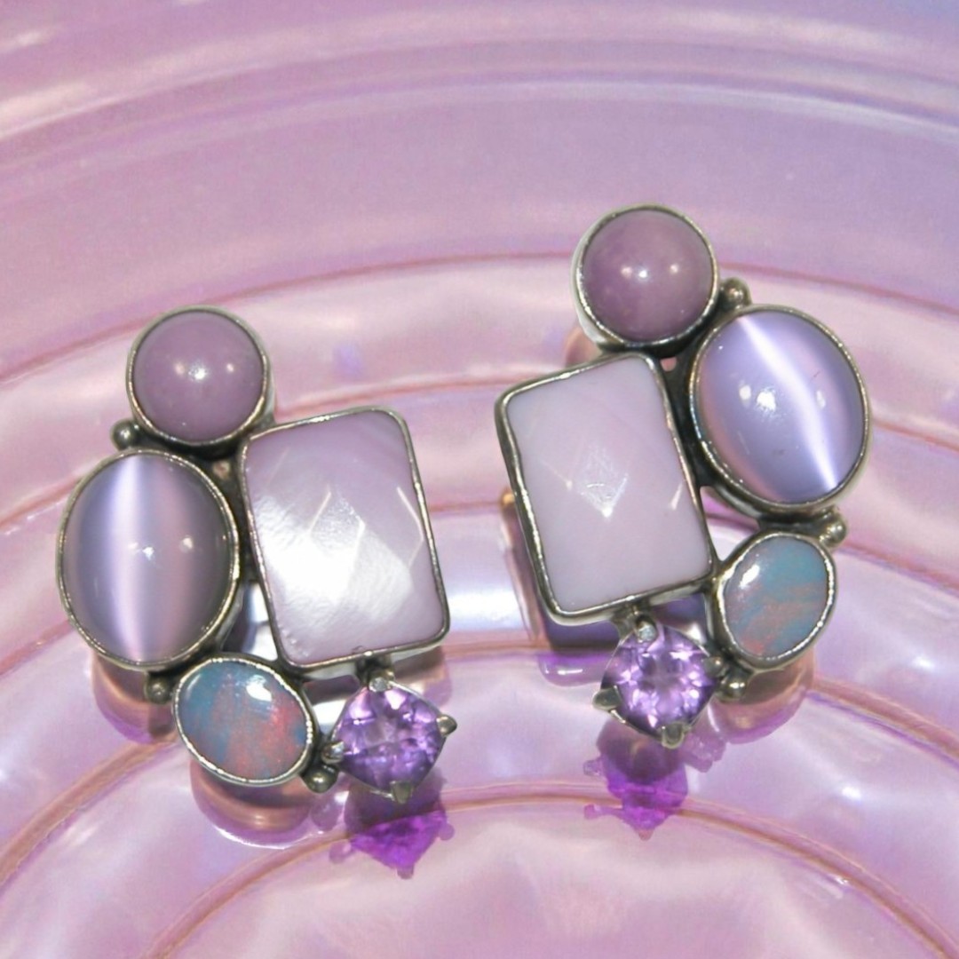 Amykahnrussell's tweet image. So pretty.  Amy sure has a way with earrings!  #Earrings #JewelryLover #AccessoryStyle #FashionJewelry #EarringDesign #UniqueJewelry #HandmadeEarrings #JewelryAddict #PurpleJewelry