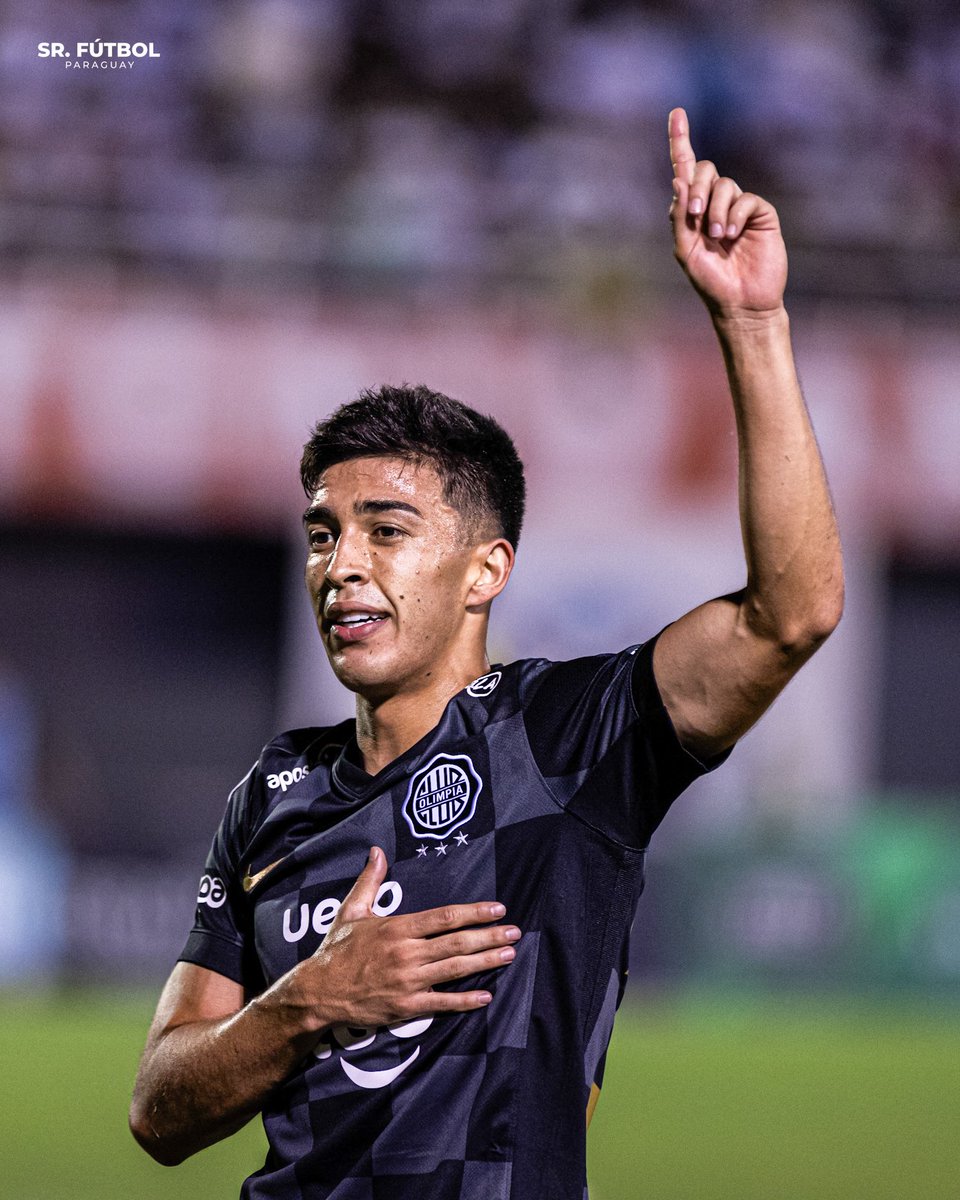 SrFutbolPy's tweet photo. Olimpia, MÁS LÍDER QUE NUNCA del Torneo Apertura 2026. El Decano acaba de ganarle [1-0] a Sportivo Ameliano en el Estadio Antonio Aranda.

👏🏻🇵🇾 Rubén Lezcano hizo su debut, anotó el gol del triunfo y fue la figura de la cancha. https://t.co/dqNRm2TDoC