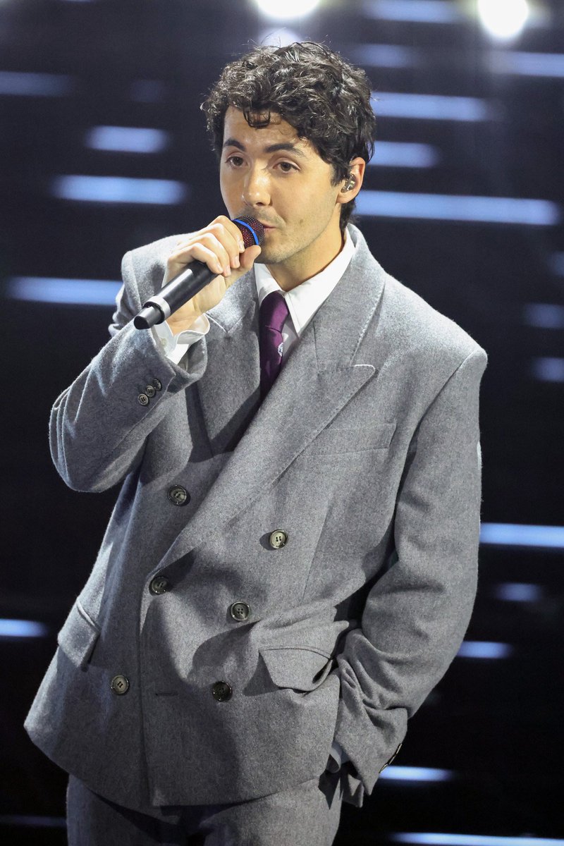 Stupida, stupida, stupida sfortuna
Tu come stai?
Gelida, gelida, gelida paura

Fulminacci merita almeno la top 5

#Sanremo2026