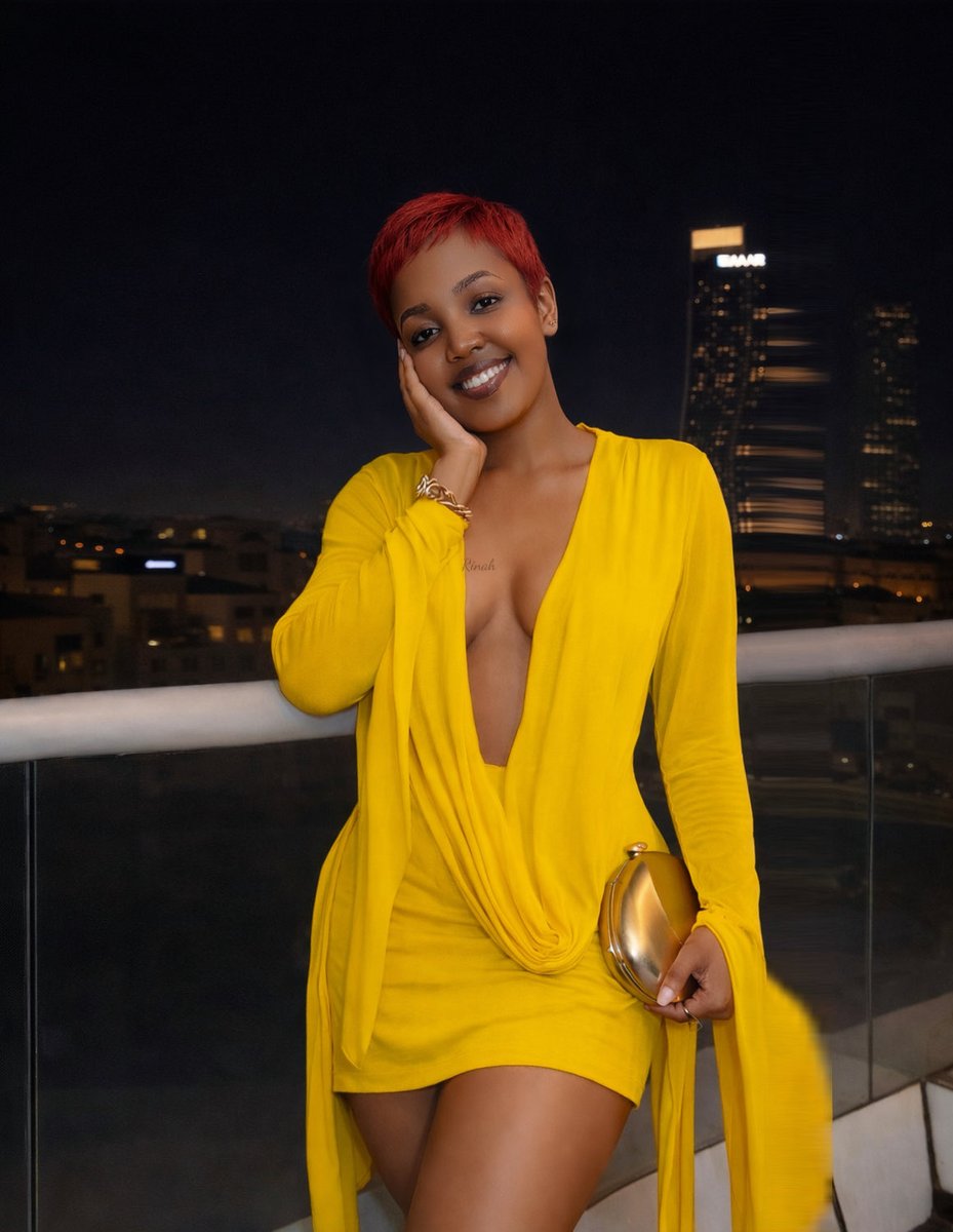 brinahslimbae's tweet photo. if the city lights blink twice, they’re just admiring the outfit 😌🌃 #brinahslimbae https://t.co/zJtW29fJs6