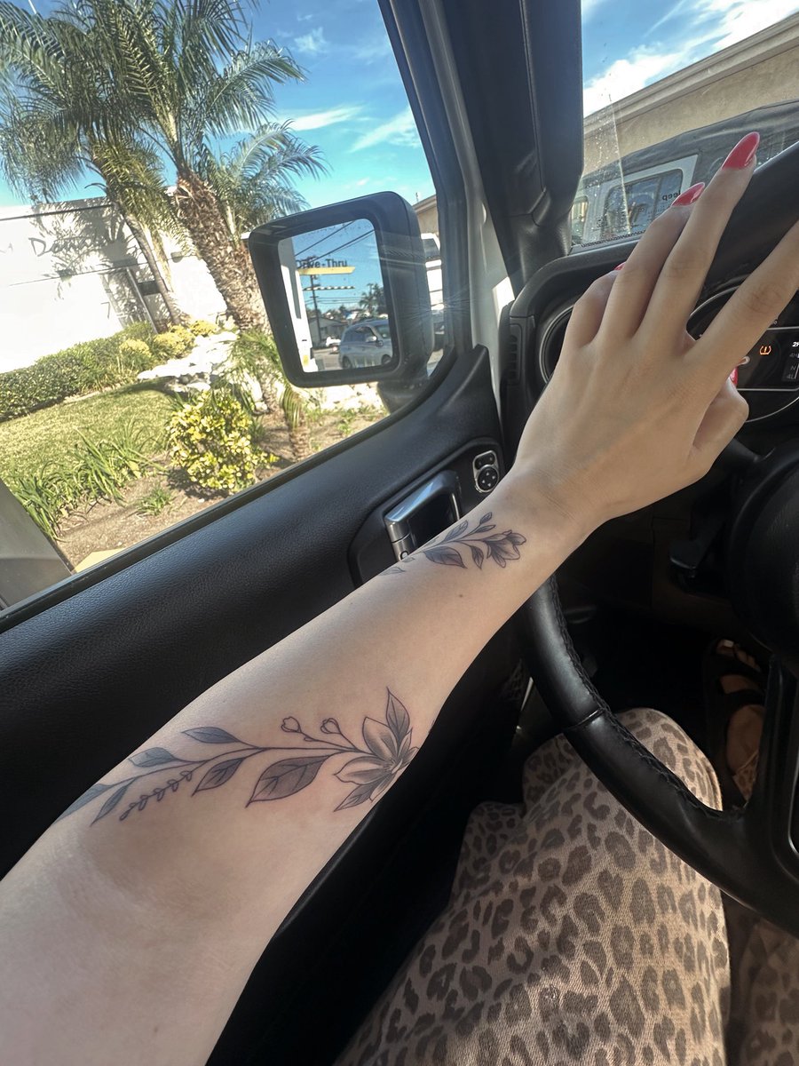 princesssieee's tweet photo. My beautiful tattoo was $250 reimburse time losers !! ✨

femdom findom paypig brat blonde cashcow https://t.co/o0pTXuvPBt