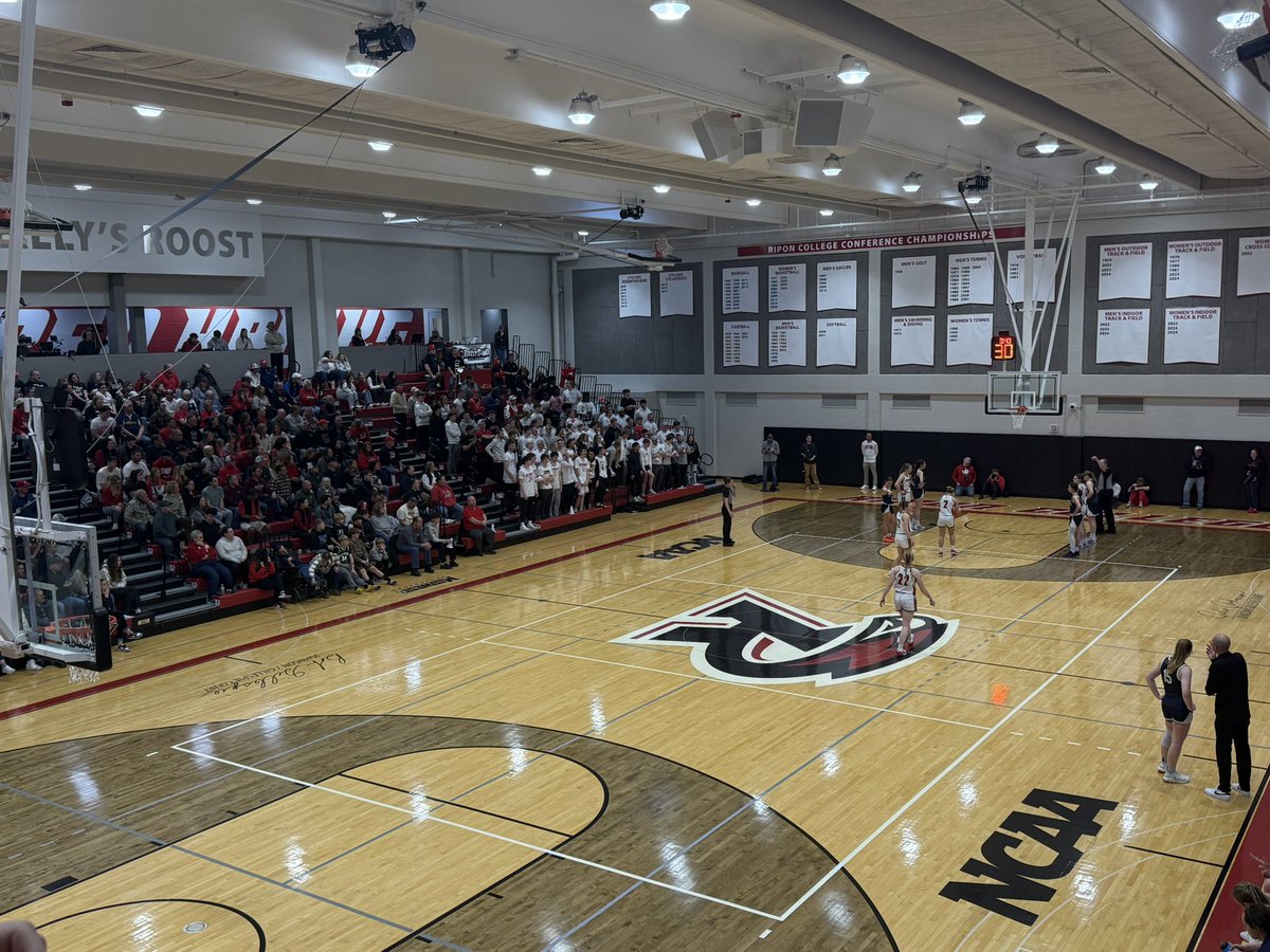 Win the conference? ✅
Cut down the nets? ✅
Student section full Red Standard? ✅
Congrats, champs! 🏆 <a href="/RCCoachLauren/">Lauren Busalacchi</a> 

#BeRed🔴⚪️