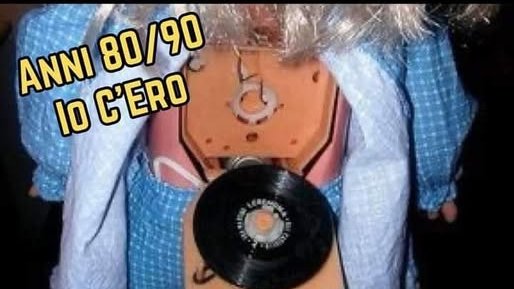 MarcelloCresce2's tweet image. La bambola col disco. Le bambine ne andavano pazze.