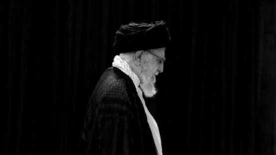 beelo_1's tweet photo. فطسَ اللئيمُ ابنُ اللئامِ فكبّرْ
فرحاً بعدل القاهر المُتكبِّرْ

اللهُ يُمهلُ ثمّ يأخذُ بغتةً
فاشمت فديتكَ بالطُّغاةِ وأكثِرْ
#اللهم_احفظ_السعودية #طهران https://t.co/Q8Qu6drScy