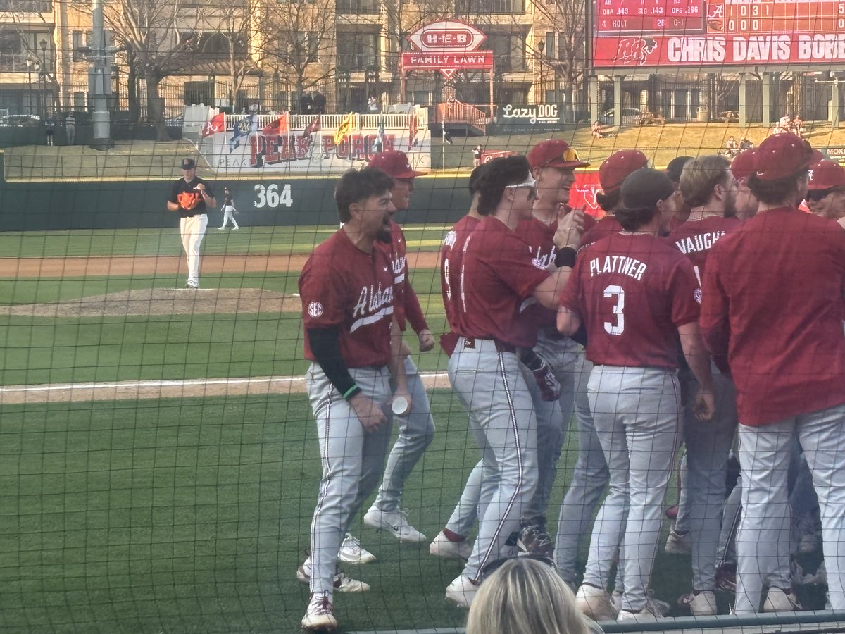 BIG E! 1st career 💣 for ⁦<a href="/Eric_hines2025/">Eric Hines</a>⁩ 🐘🐘⚾️⚾️