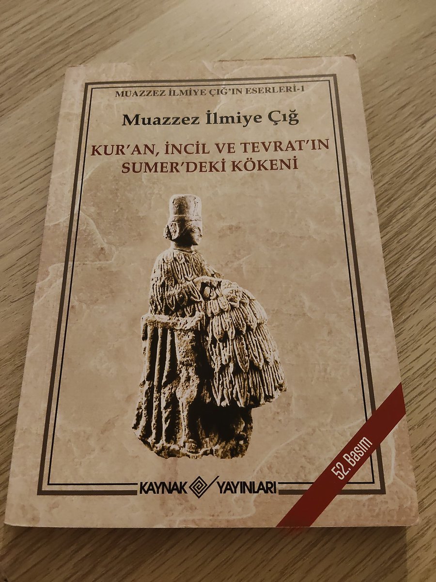 SezenHorozoglu's tweet photo. Muazzez İlmiye Çığ kitapta, kutsal metinlerin tarihsel hafızasını anlamak amacıyla Sümer tabletleriyle Tevrat, İncil ve Kur’an’daki bazı anlatılar arasında paralellikler kurarak medeniyetler arası aktarımı sorguluyor.Hikâyeler değişse de insanlık hafızası sandığımızdan daha eski. https://t.co/10JKQaT8fz