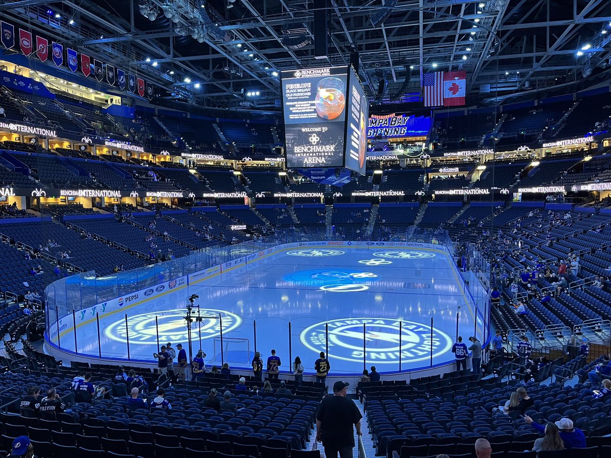 BoltsRadio's tweet photo. Back at the Bench.
The Bolts look to rebound from Thursday night’s loss against the red-hot Buffalo Sabres. Puck drop with @DaveMishkin and Espo is at 7pm, and Pregame with @GregLinnelli starts NOW!
#BUFvsTBL
🎧: https://t.co/S6Y9TymMk9
📻: @1025TheBone https://t.co/TNEZyTJ5sy