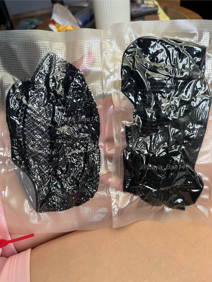 Worn Panties and Socks Package 🚨😍
If you don’t want to smell my socks only this is a good opportunity for you 😝☺️
Shipping is on me 💁🏽‍♀️
Dm if interested 📩