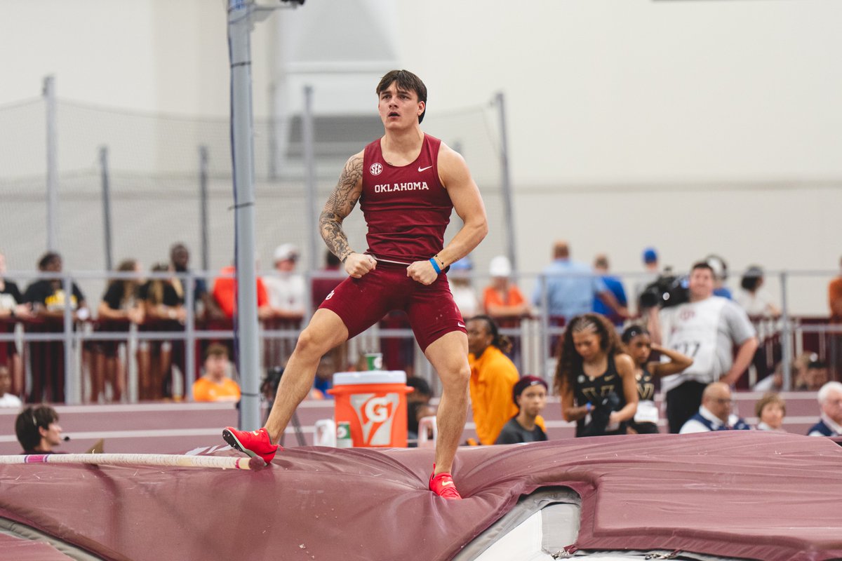 OU_Track's tweet photo. SEC Indoor Championships | men's pole vault ☝️

Hilton Green clears 5.46m (17’11.00”) to finish tied for fifth! https://t.co/V28OO3IbEE
