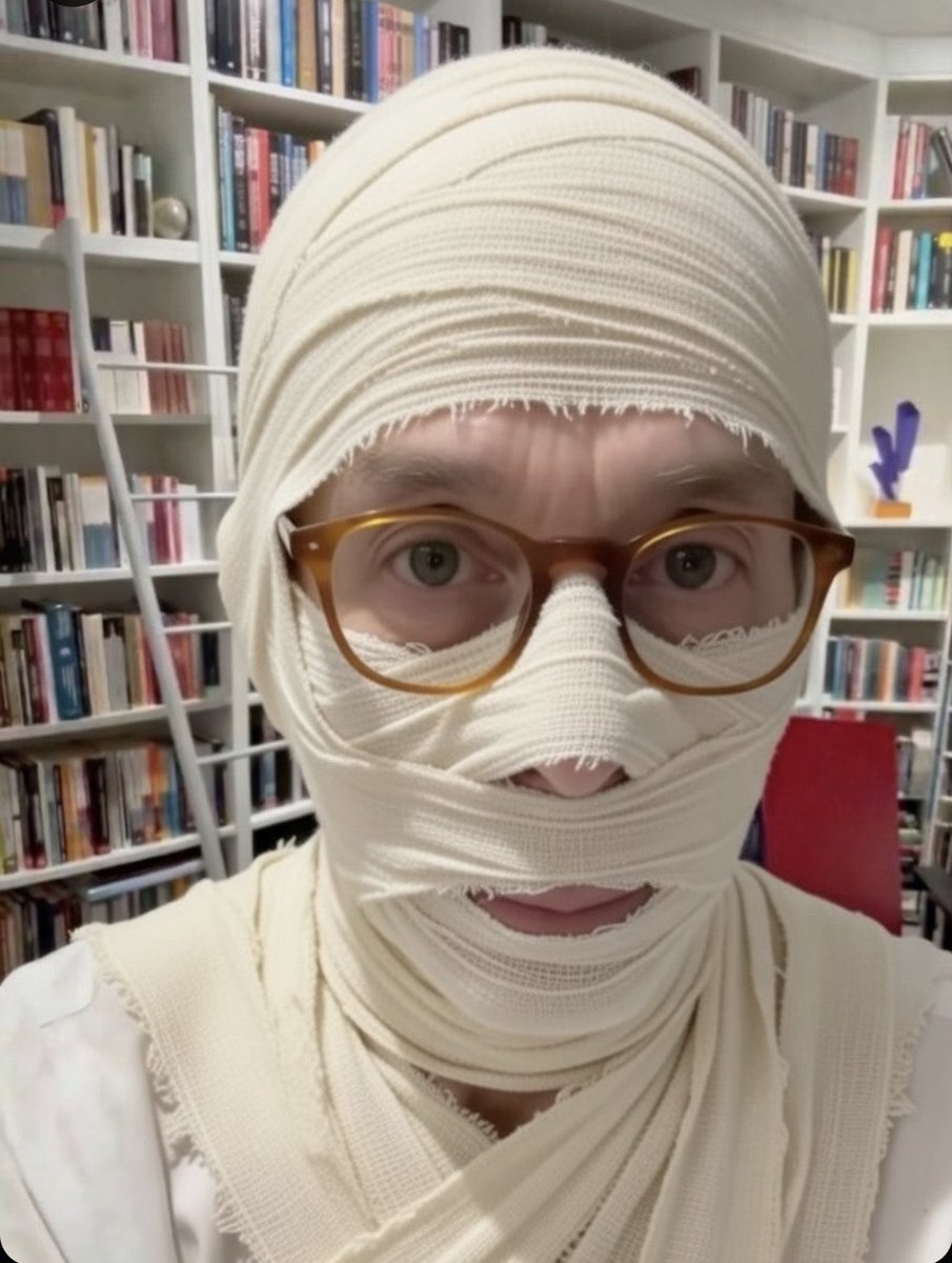 🤣Así terminará esta momia HIJUEPUTA con esa obsesión contra Abelardo. Claro está, es lógico que tenga que salir como bodeguero mayor a defender los intereses de su patrón muelapicha. 

MEDÍQUESE HIJUEPUTA