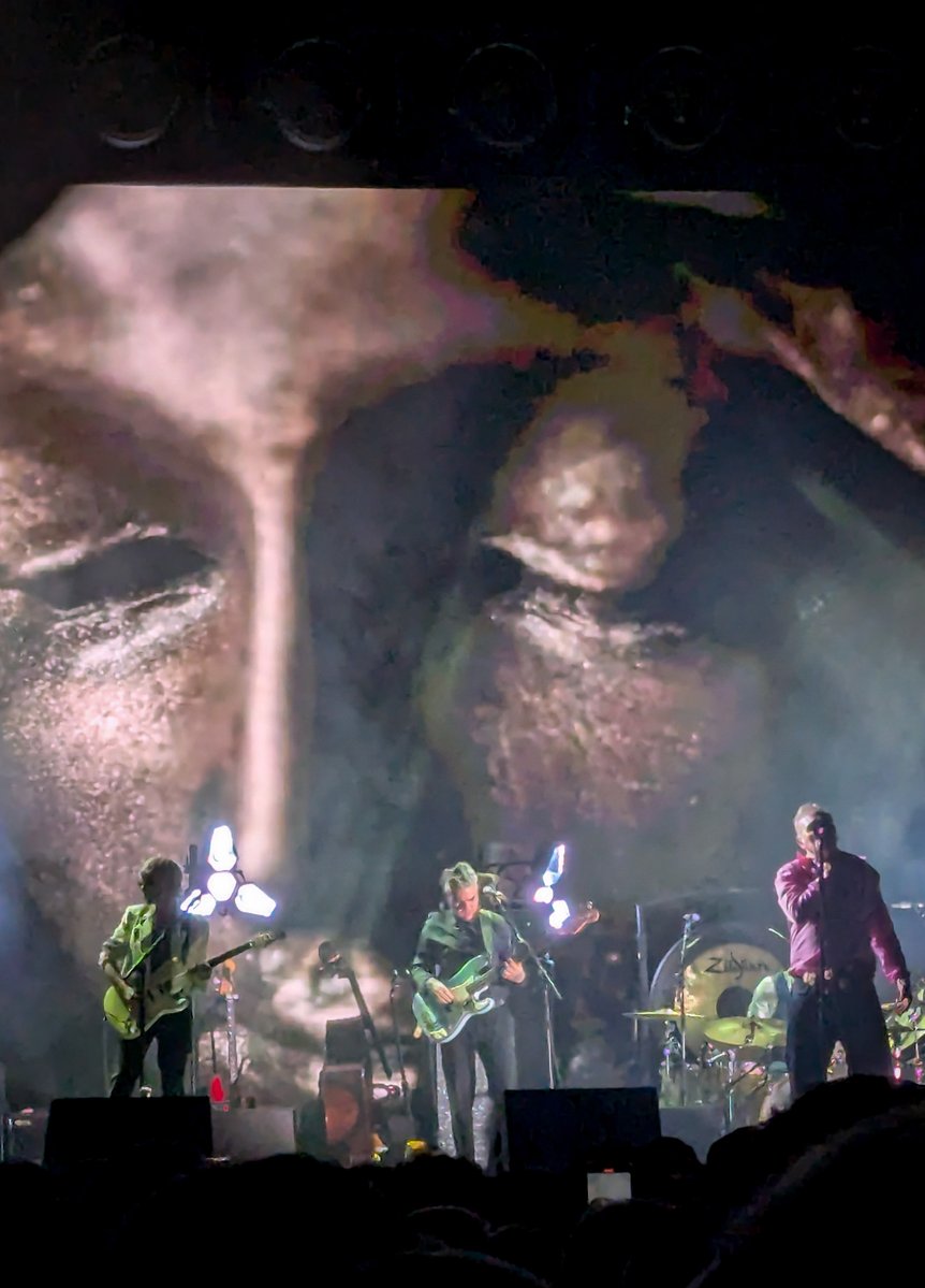 𝘕𝘰𝘵𝘳𝘦-𝘋𝘢𝘮𝘦, 𝘸𝘦 𝘬𝘯𝘰𝘸 𝘸𝘩𝘰 𝘵𝘳𝘪𝘦𝘥 𝘵𝘰 𝘬𝘪𝘭𝘭 𝘺𝘰𝘶
𝘕𝘰𝘵𝘳𝘦-𝘋𝘢𝘮𝘦, 𝘸𝘦 𝘸𝘪𝘭𝘭 𝘯𝘰𝘵 𝘣𝘦 𝘴𝘪𝘭𝘦𝘯𝘵

Morrissey
O2 Arena
London