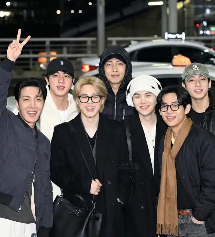BoothThat's tweet photo. My Favorite people that sing and dance really well. Suga RM Jin Jimin TaeTae Jung kookie https://t.co/w8W91Ako1a
