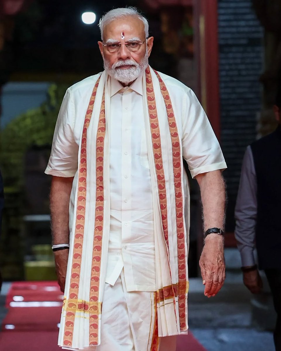 ShriYogeshGupta's tweet photo. Don't fear when our pm is here 🫀 https://t.co/GlDE37WUIo