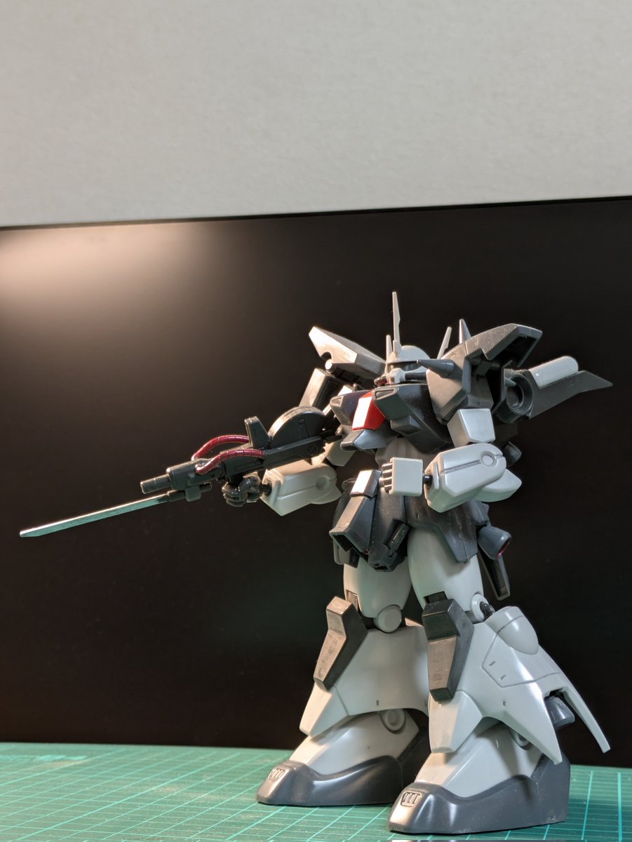 今日は機動戦士ガンダムZZの40周年らしいので1年前に作ったHGザクⅢを