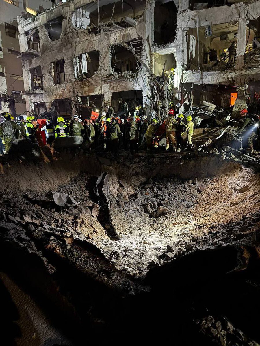 Megatron_ron's tweet photo. BREAKING:

🇮🇱🇮🇷 1 woman killed, 21 injured in missile attack on Tel Aviv — Jerusalem Post https://t.co/kMeVmHLWae