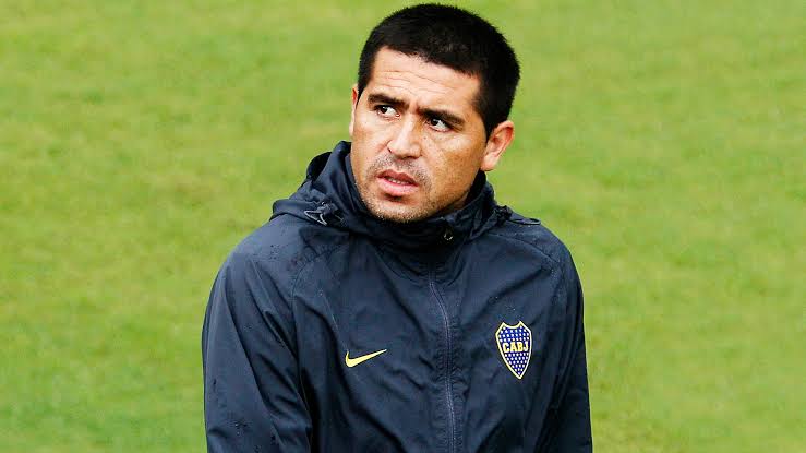El culpable del momento de Boca es Riquelme, no quedan dudas. Por Riquelme Boca sigue regalando prestigio.

En 2024 esperaba que pegue un volantazo por el bien del club. Me cuesta creer que lo hará ahora. Echar a Úbeda es lo que debe hacer pero no sé si con eso alcanza.