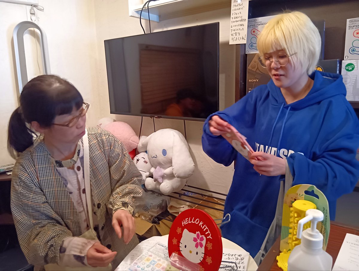 H5UfJ8854oEDn0I's tweet photo. 昨日は上板橋ミリオンバンブーにて『ワセオク』でした。

みんな花粉症にやられてる…

見た記憶があったり、気のせいのような悪態が聞こえたり、後付けされたり、いじられたり、煽ってるけど値を上げないことをバラされたり、着せ替えたり、ゴネたり、言いくるめられたり、飲みながら面白かった🤣 https://t.co/MTdKAclULU
