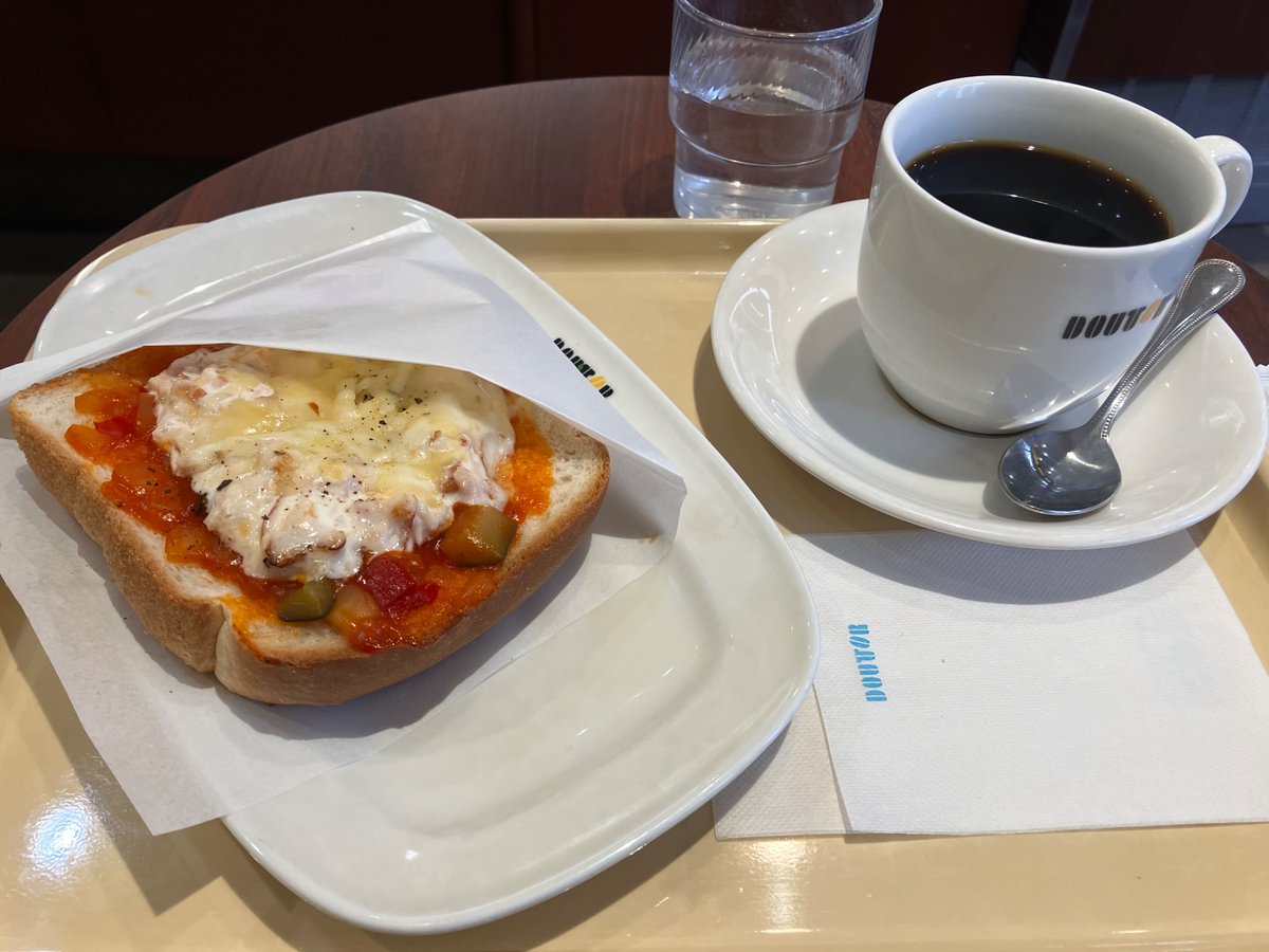 やっぱ東京🗼は寒いっすね😅。
ローカルなカフェを探してたけど、とりあえずDoutor☕️

早くも３月
家電、家具をそろえかいと。

#東京生活