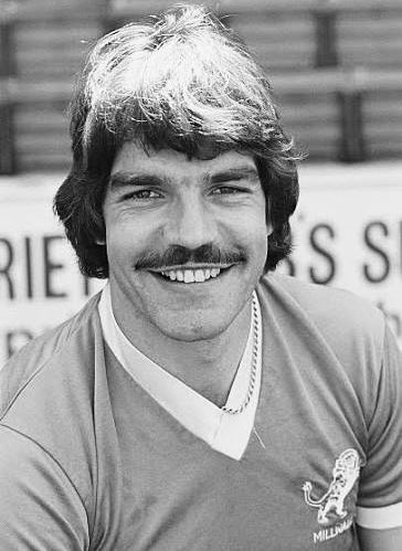 Football Back Then ⚽️🏐⚽️ tweet media