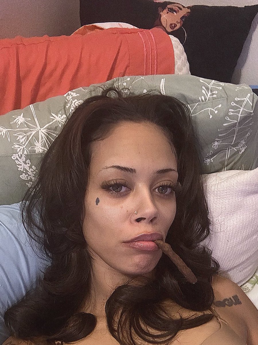 🦇coochie wings🦇 tweet media