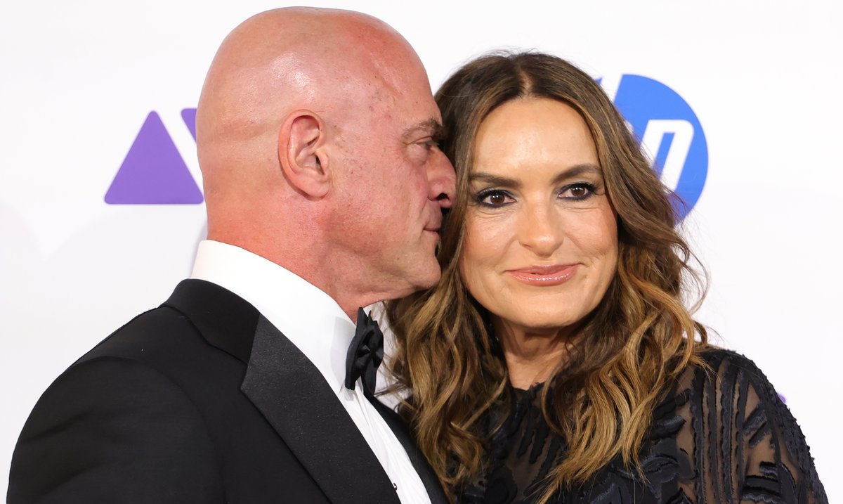 MeloniProject's tweet photo. Christopher Meloni and Mariska Hargitay at the 76th Annual ACE Eddie Awards. Feb 27, 2026 (face 2 face) https://t.co/pJ7MIcLmwG