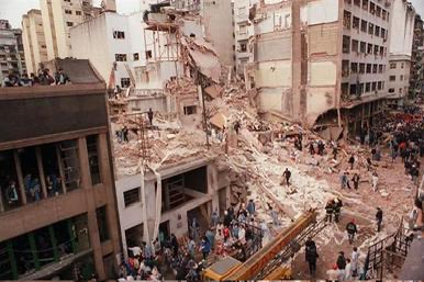 Argentina knows first-hand the brutality of the Iranian regime.

Iran attacked Argentina twice in the 90s, in the two biggest terror attacks in the history of the country. Justice was never served.

What happened after the attacks is extremely dark 🧵