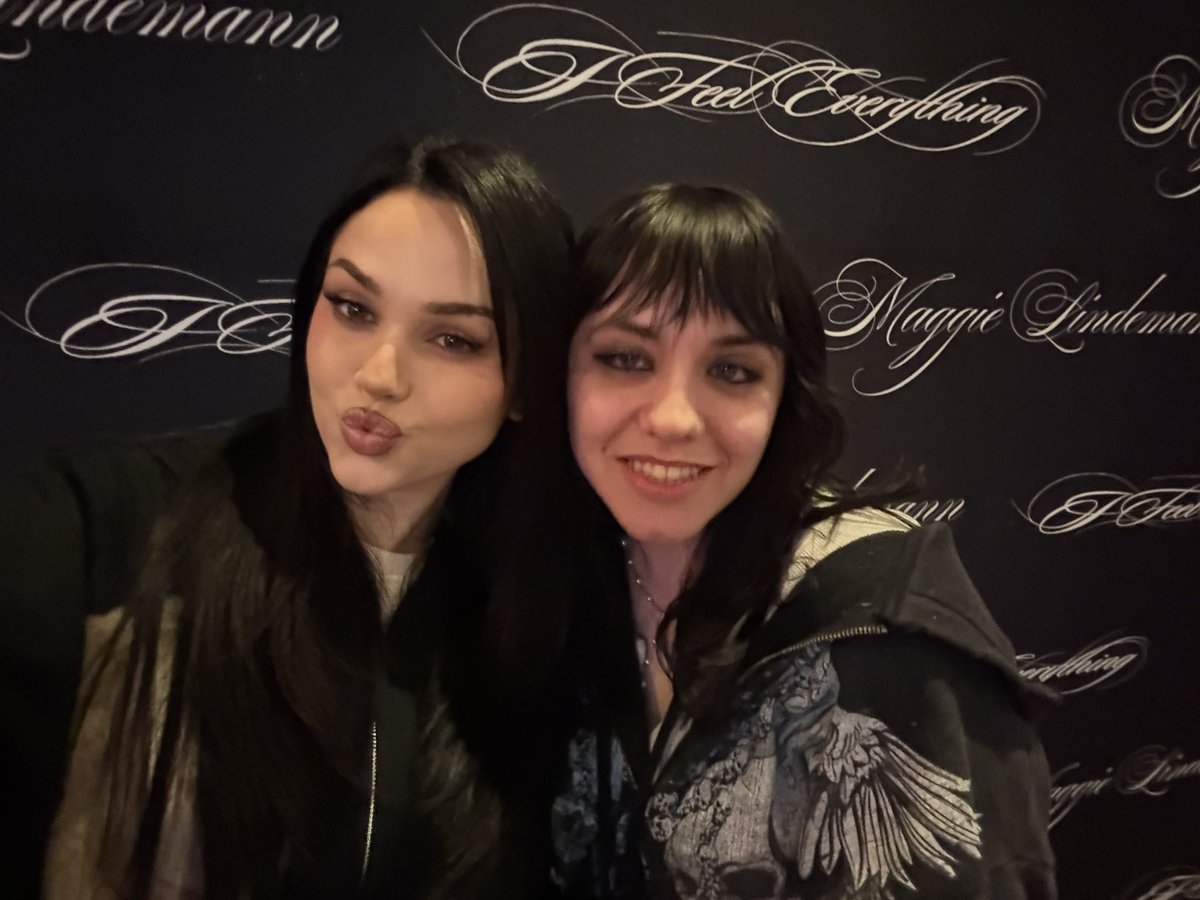 recklesscrime's tweet photo. me and my gf if u even care ❤️ #ifeeleverythingtour https://t.co/SrCVHcaagw