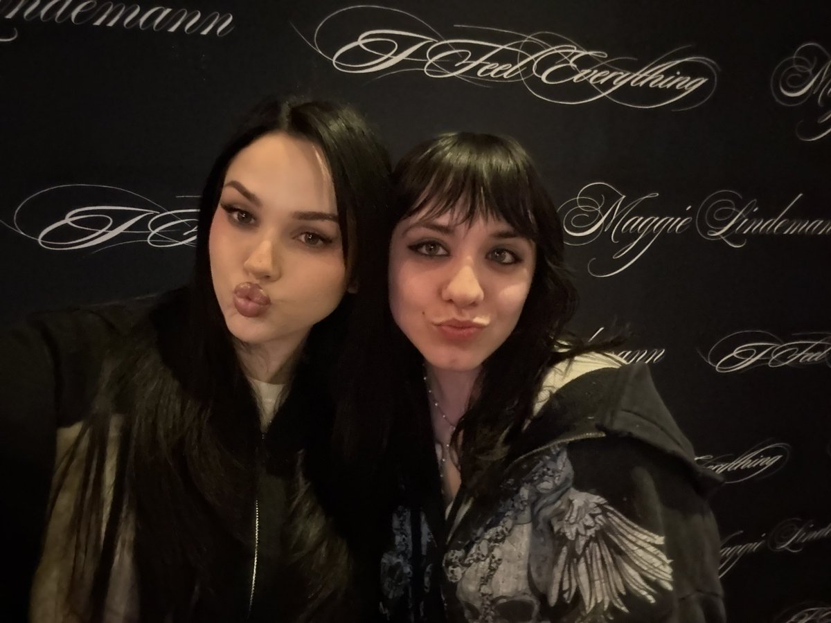 recklesscrime's tweet photo. me and my gf if u even care ❤️ #ifeeleverythingtour https://t.co/SrCVHcaagw