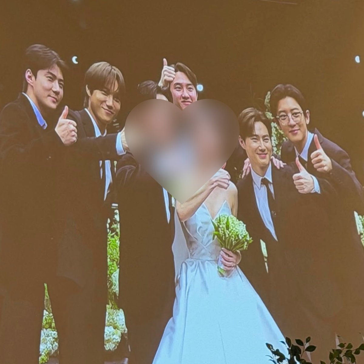 de_okson's tweet photo. 김준면형과 김준면 가르마 똑같은거 보실분 https://t.co/gTTfZ0MNyu