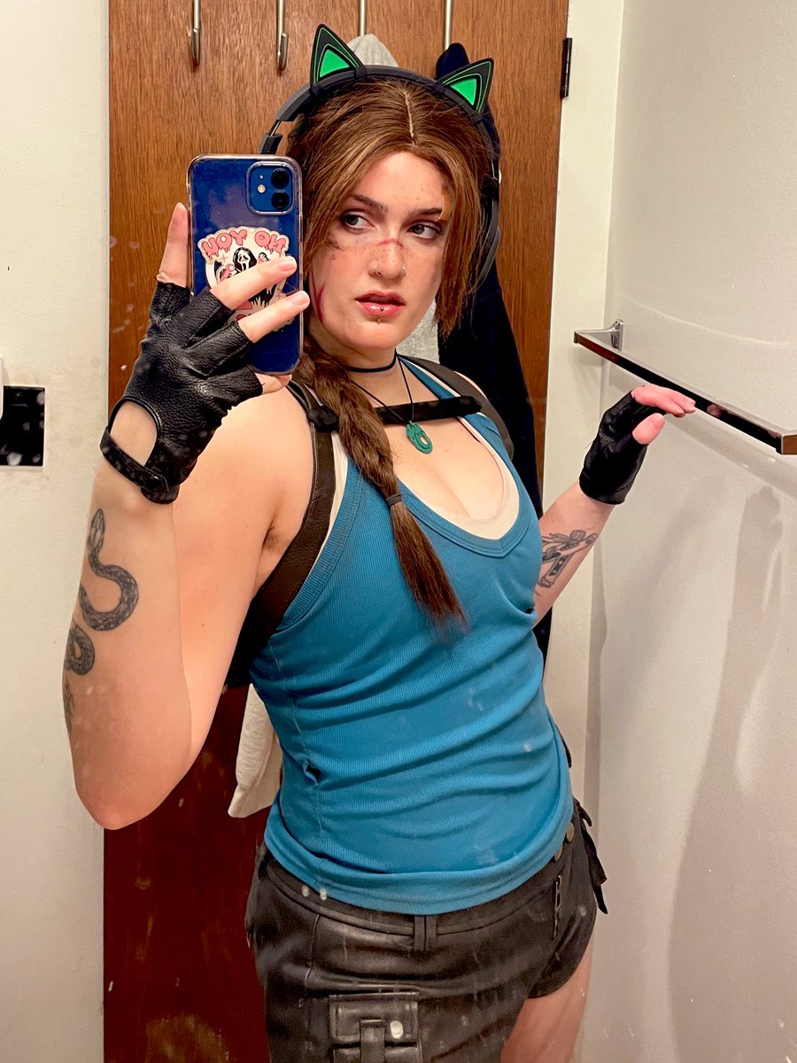 AelinCosplay's tweet photo. Who up raiding wombs? i mean tombs!
•
•
will be cosplaying lara next week for a con &amp; im so frickin excited :3 MY GOAT https://t.co/SK0aNeQPXm