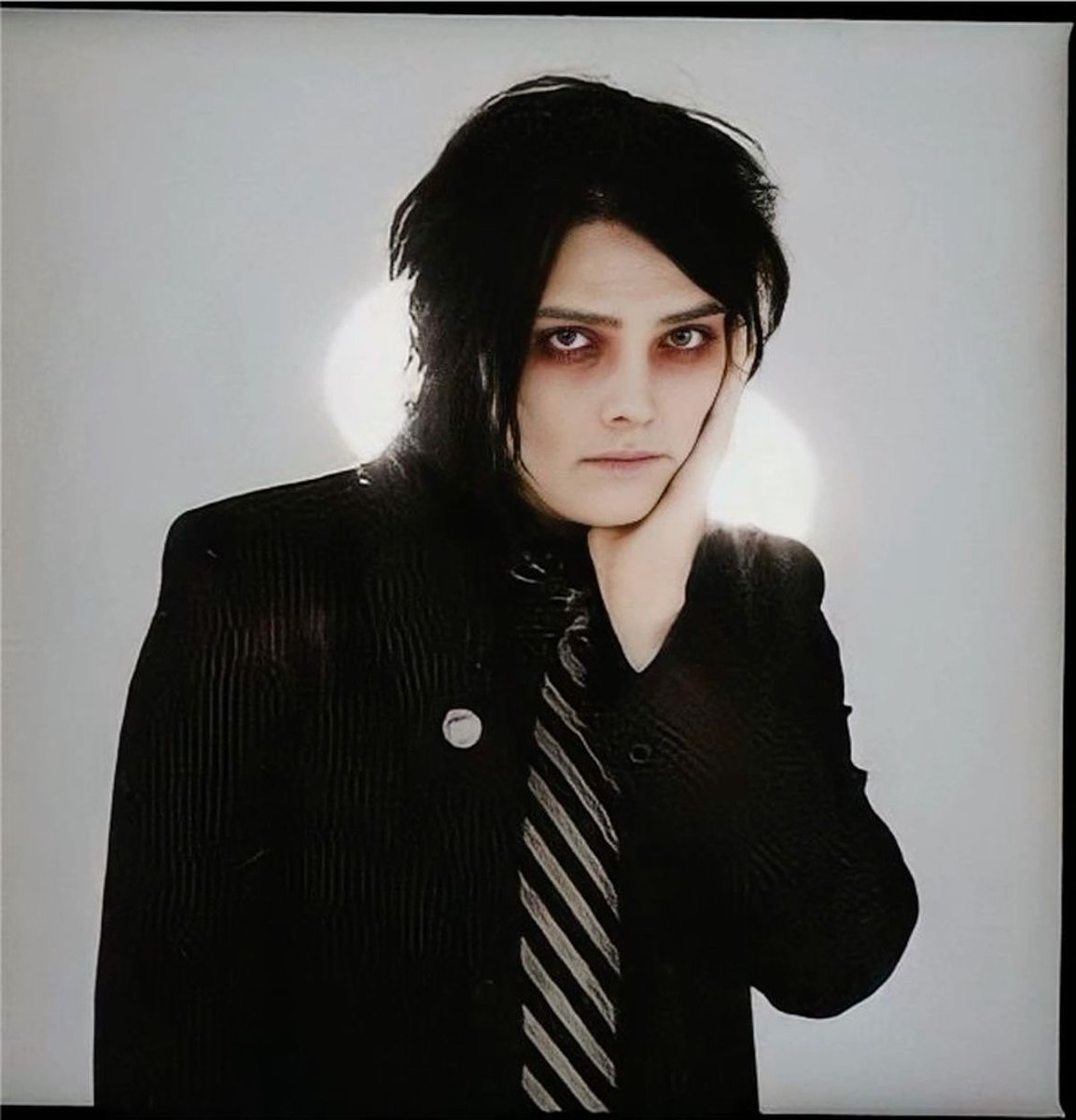 gerard way hourly tweet media