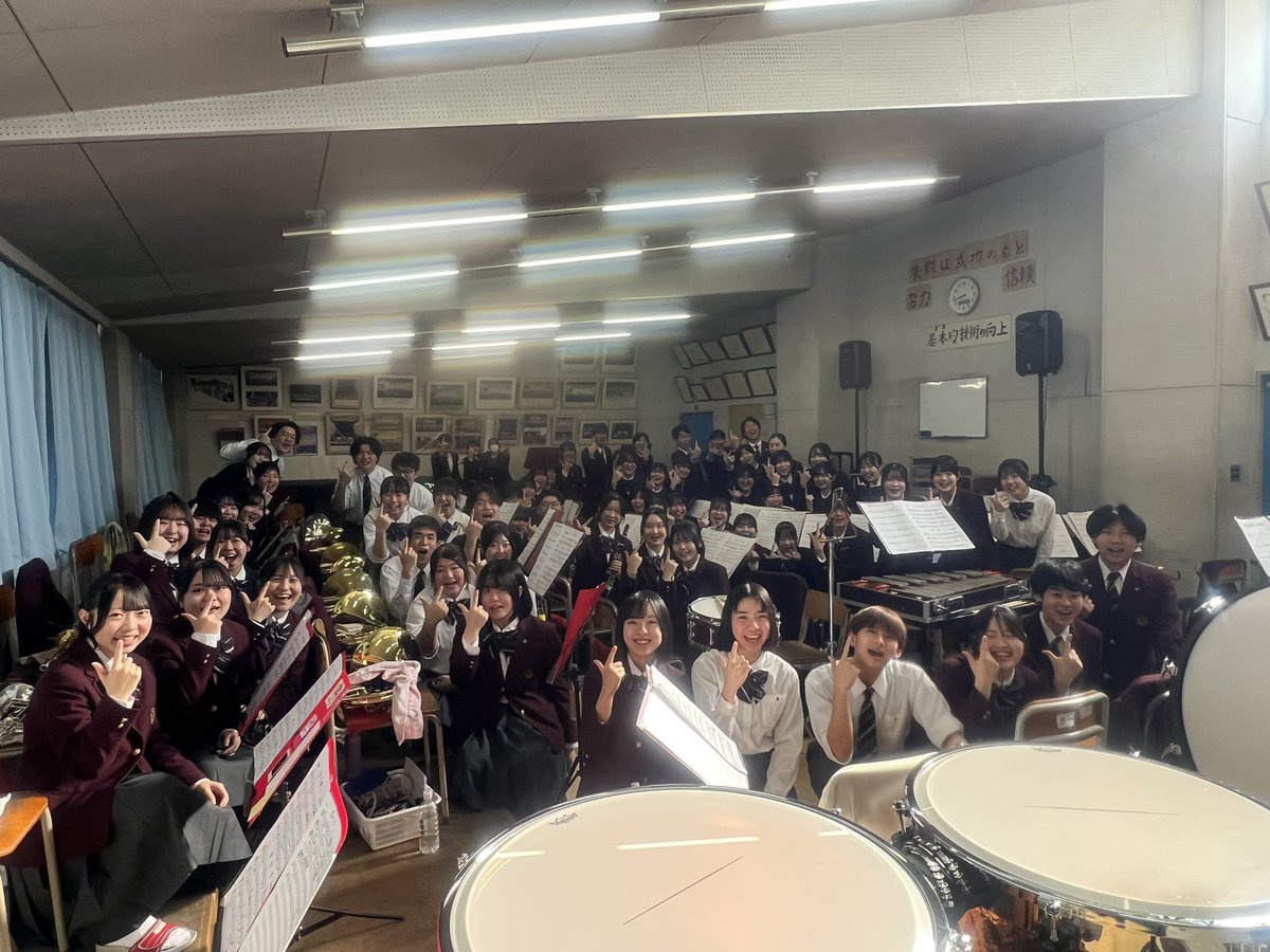 jososymphonic's tweet photo. 今日は卒業式！！
式前の合奏が終わりこれから体育館に移動します！！ https://t.co/CsUxh7ZZMi