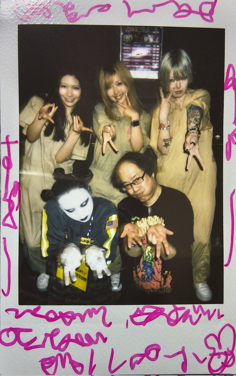 yamano_mess's tweet photo. パフォーマンス格好いい!!
今回は振りコピ挑戦してました。
やっばむずい。アルバムでるのでゲットしなきゃ。皆、ギャルピがにあってね?除く俺。素敵なプロデューサーも注目です。
#丑03
#YABAMiX https://t.co/4DzSgLfMtM