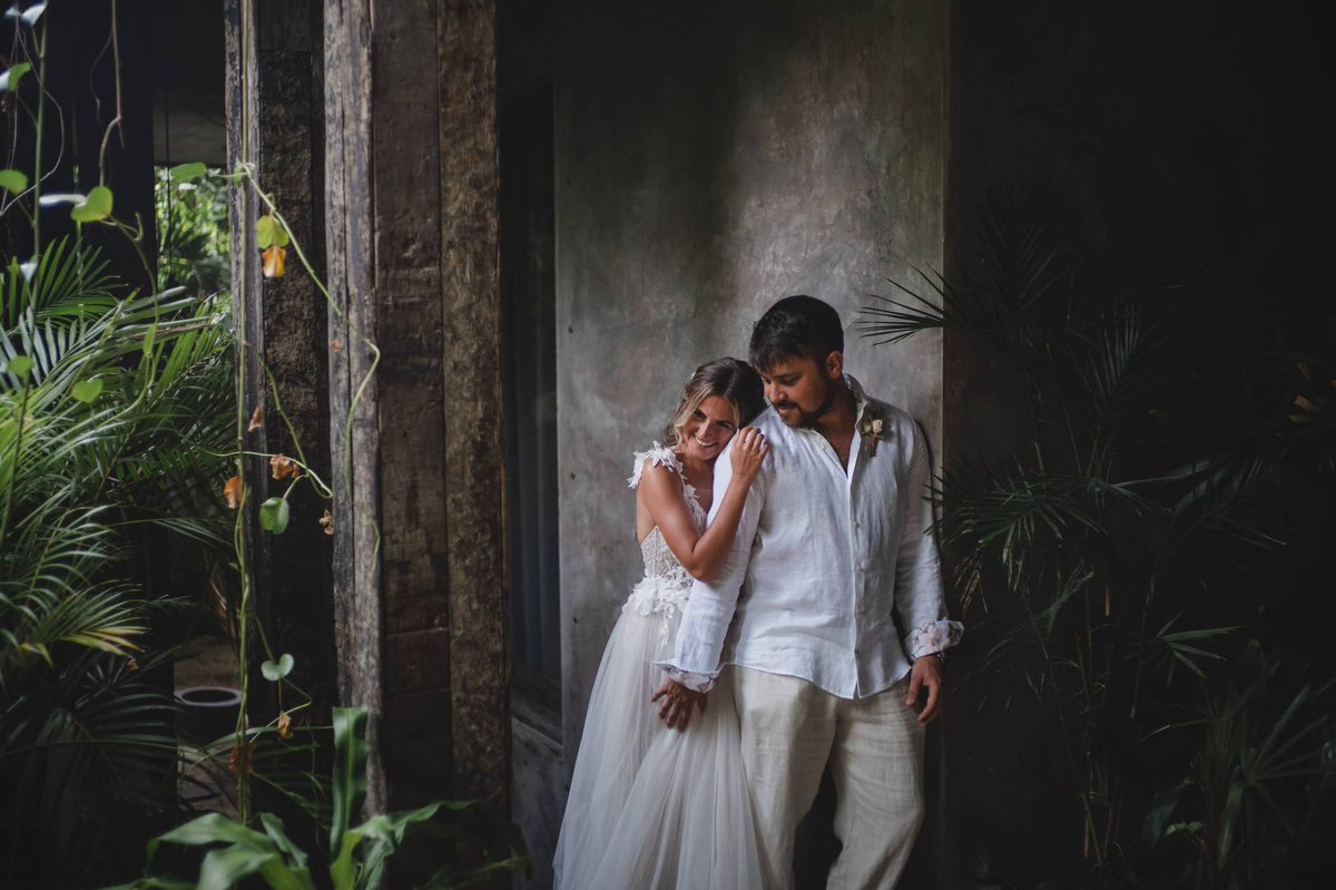 PixanPhoto's tweet photo. 2026 Cancun Wedding Photographer Costs: $1.2K entry-level to $12K+ premium w/ video/drones! Insider tips: Skip resort commissions, embrace heart-centered moments, &amp; connect w/ your photog's energy for epic shots. 500+ weddings strong at Pixan!
Full guide: https://t.co/tXc45t5uGX https://t.co/ZDtkm83qS8