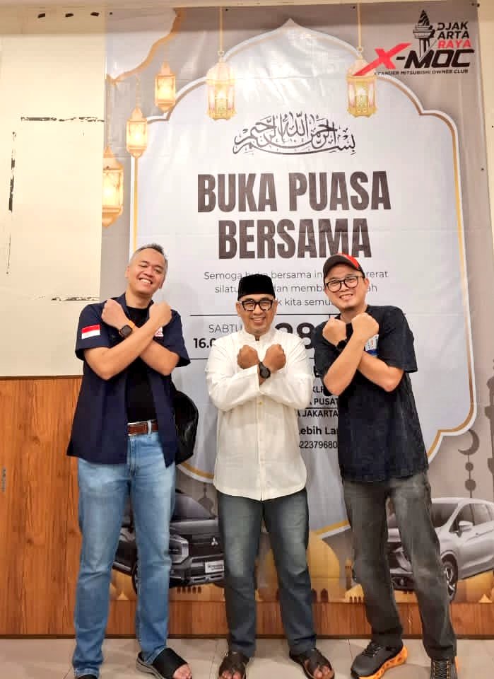 Semakin dewasa dan bertambah usia, prioritas dalam hidup juga ikut berubah. Lingkaran pertemanan pun semakin kecil dan terseleksi.

Lalu pada akhirnya yang tersisa hanyalah mereka yang akan mengurusi jenazah kita, menyolatkan dan mendoakan kepergian kita.

Pegang erat mereka...