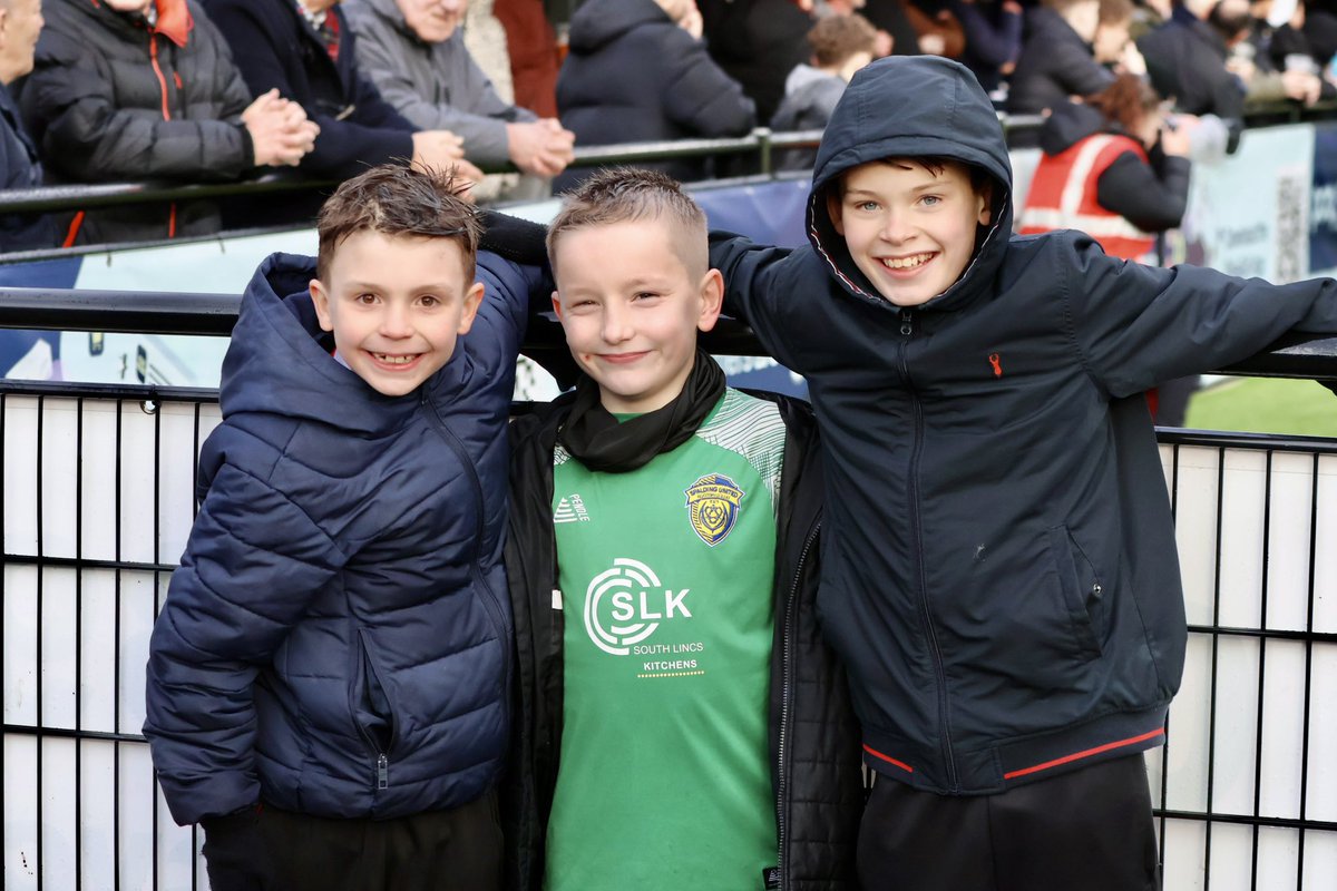 Jayphoto1993's tweet photo. This is what local football is about in 4 images the club and the community coming together week in week out to support there local team a club is nothing without its fans @TulipSC23 #GettingTogether #CommunitySupport #MatchDay #Supporters @SpaldingUnited @LincsOLSport https://t.co/0wCHPkMDYt