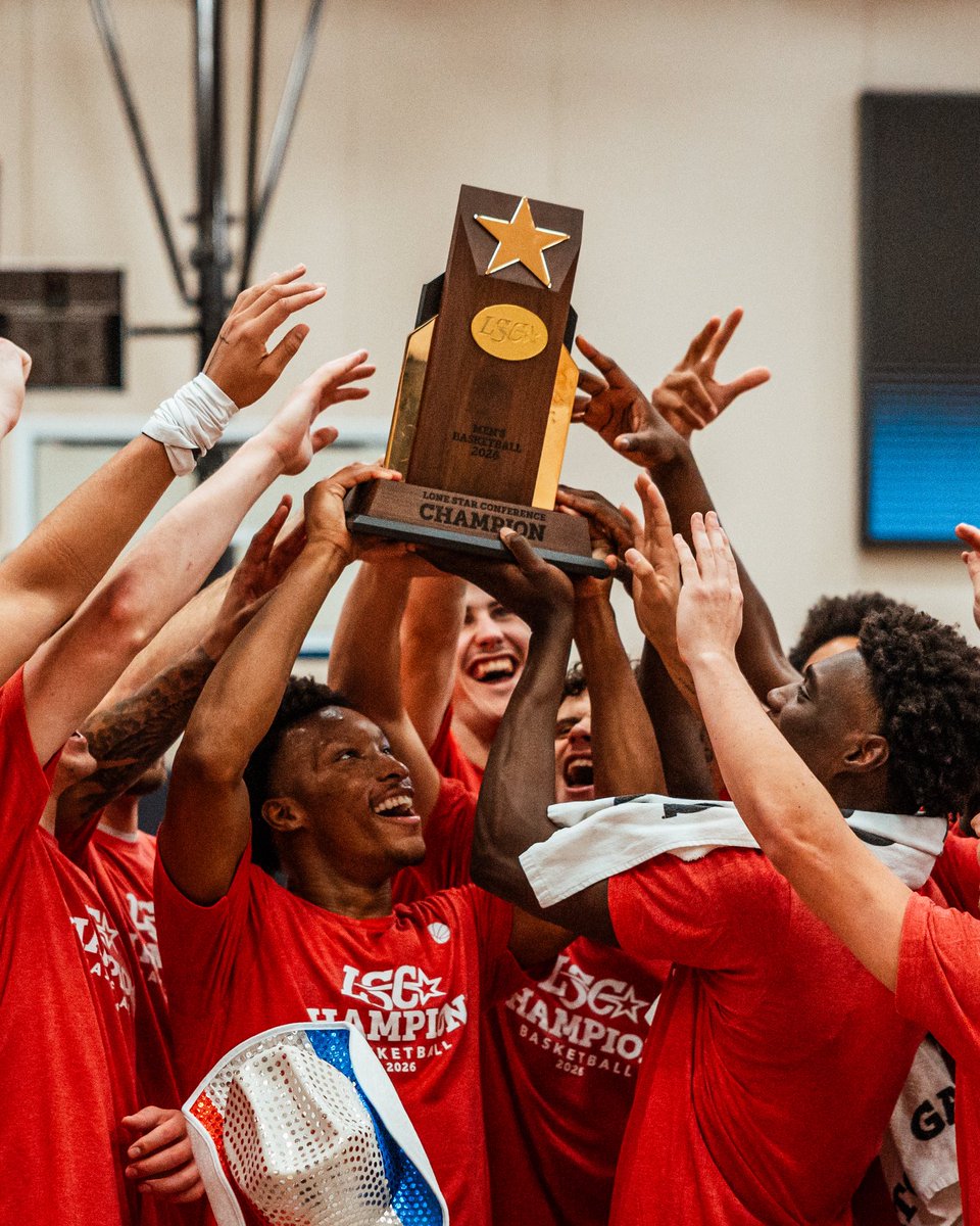 DBUBasketball's tweet photo. Back-to-back CHAMPIONS! https://t.co/zF69Qfoo4O