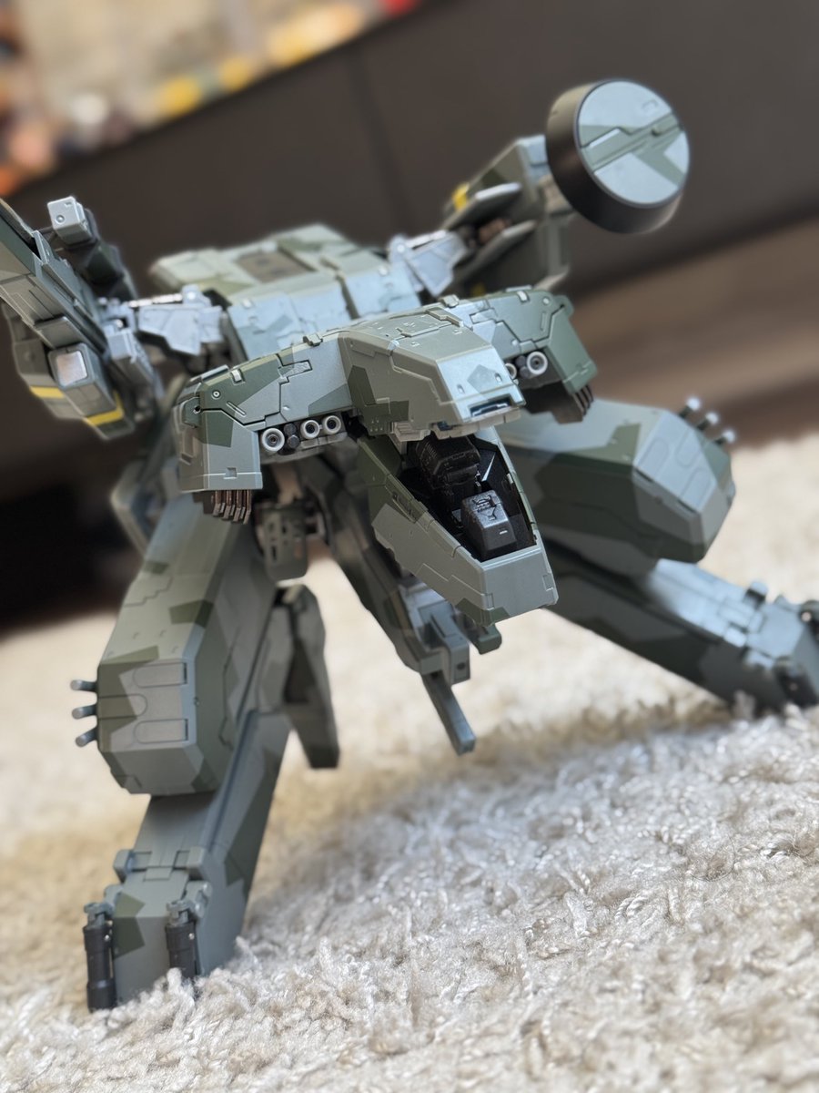 C_ROSU's tweet photo. スゲーの届いた
メタルギアREXかっけー https://t.co/JhXUTwJlgn