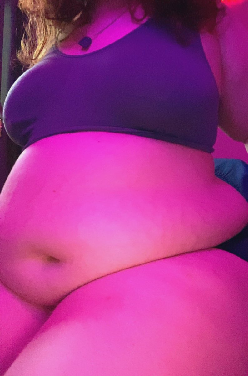 daisynakey's tweet photo. it's pink tummy time 💓 https://t.co/eHtcOJF1wA