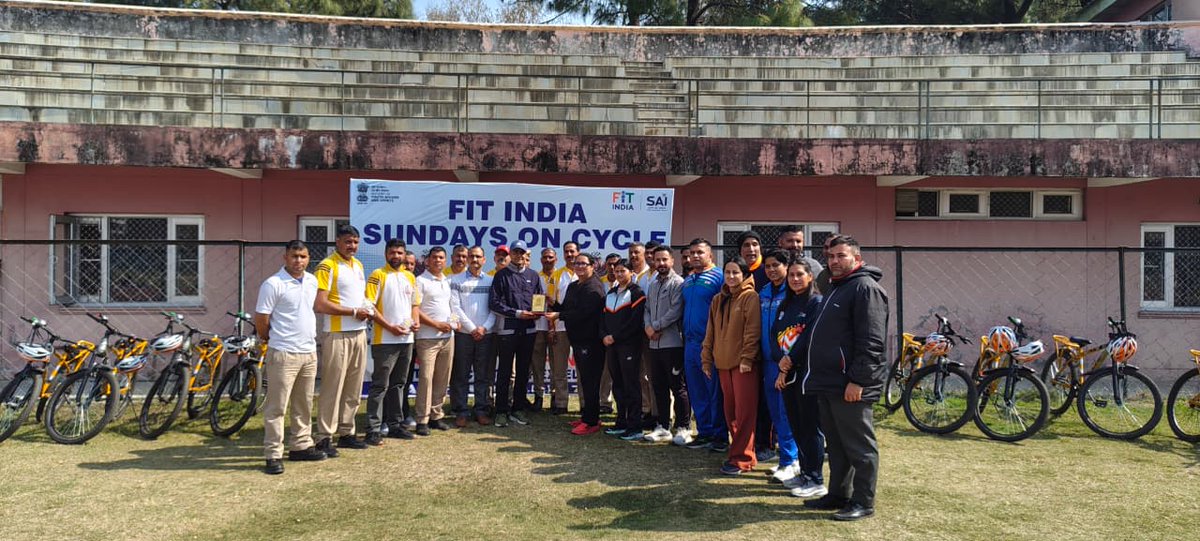 SaiHamirpur's tweet photo. 🚴‍♂️ Sunday Cycling फायर ब्रिगेड कर्मचारियों के साथ 🚒
आज फायर ब्रिगेड कर्मचारियों के साथ साइकलिंग का आयोजन किया गया।
साइकलिंग के उपरांत कर्मचारियों को सम्मानित किया गया एवं refreshments की भी व्यवस्था की गई।
#SundayCycling #FireBrigade #FitnessDrive https://t.co/6BSaM0B2eY