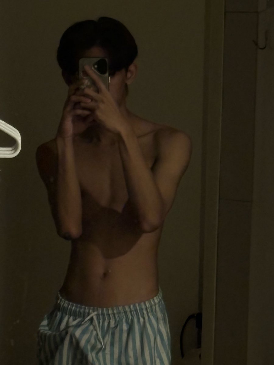 นอเป็นเม่วว tweet media