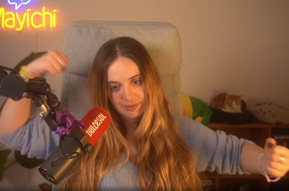 Modinoff_'s tweet photo. @Mayichii Guten Abend, me he recreado mucho con el directo de hoy con la plática y el juego del residente delmal. Descansa, cuídate y sé feliz que al final es lo único importante.🌸💜💜 https://t.co/6j5xYxOFM7