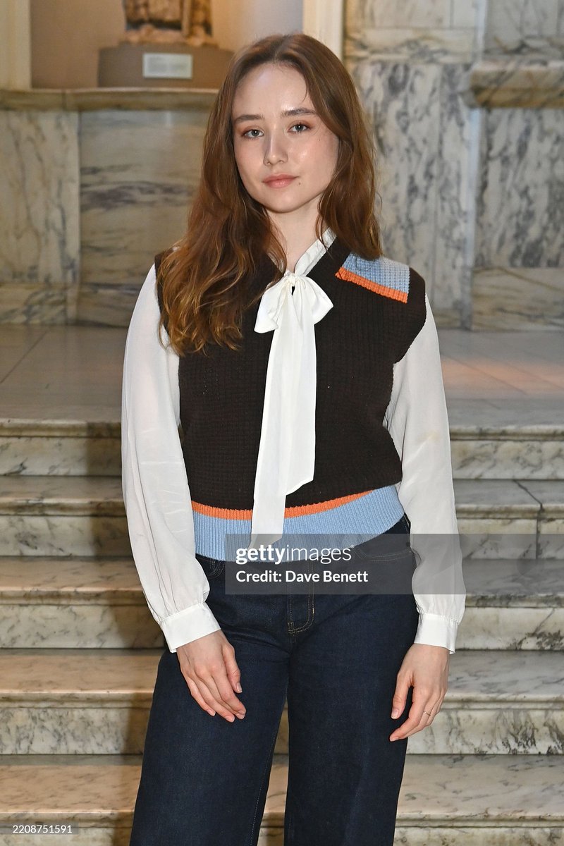 Novas/Antigas imagens de Ruby Stokes na 'CARTIER' VIP Private View at The V&amp;A Museum em abril de 2025 em Londres.