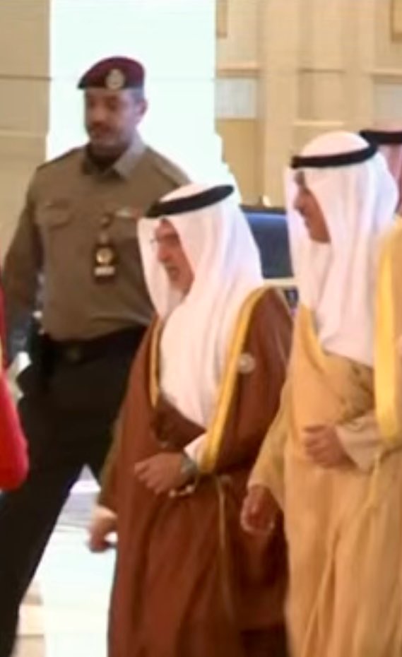 JKD_7x's tweet photo. لله الحمد والشكر تم تقاعد والدي بعد خدمة دامت 27 سنة في قطاع الحرس الأميري 
كفيت ووفيت يابوجارالله https://t.co/y4CfFDs4cX