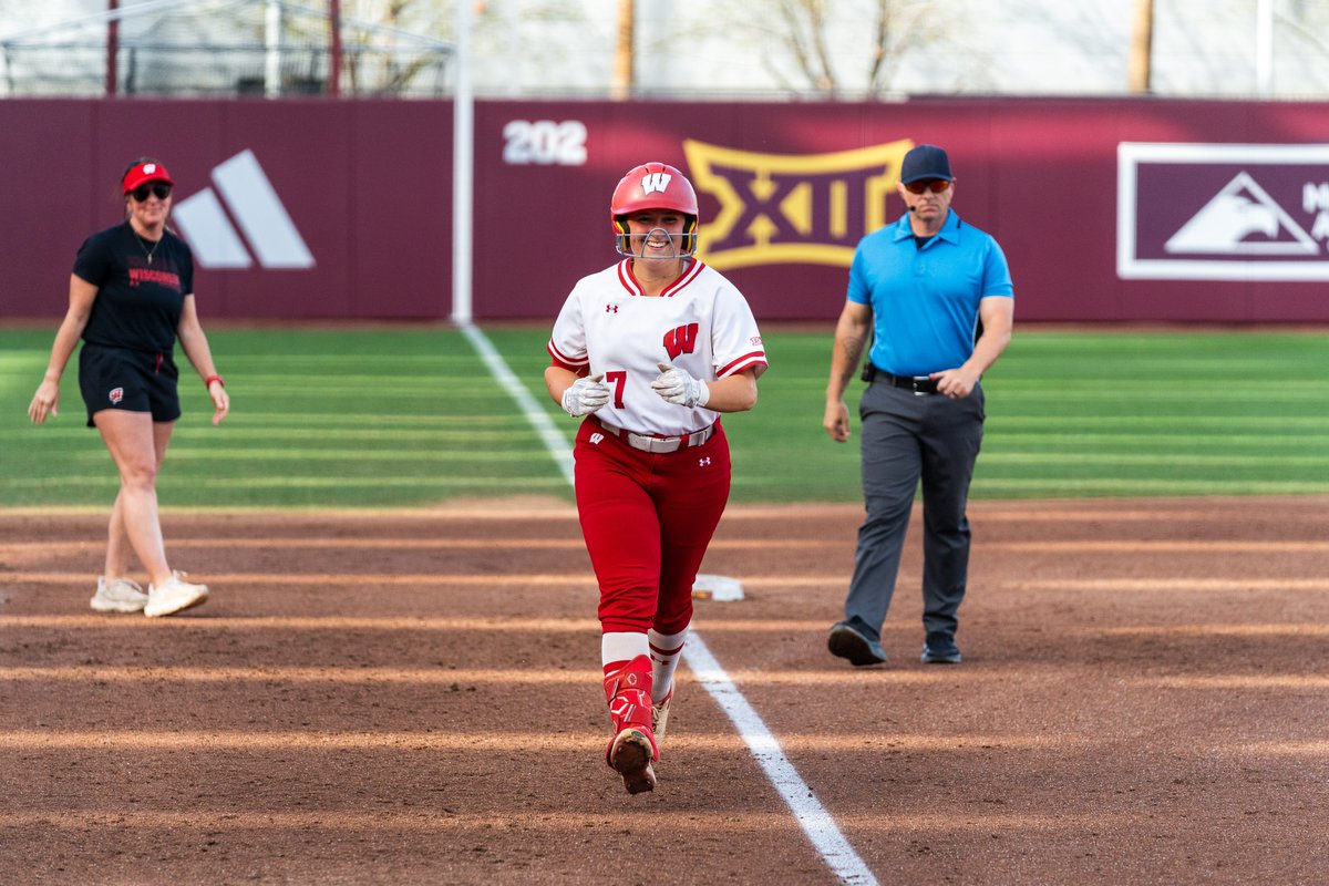 Wisconsin Softball tweet media
