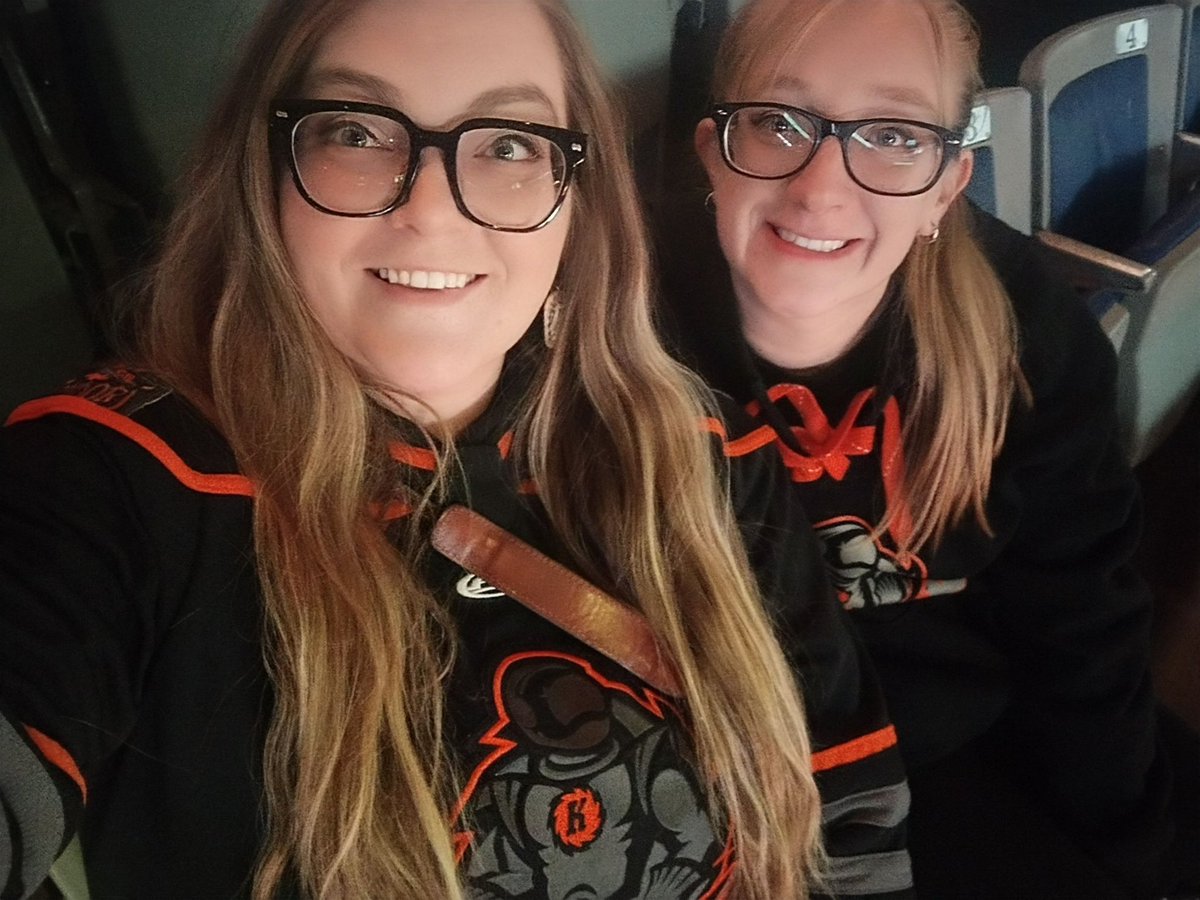Autumn_Steed's tweet photo. #LetsGoKomets 🥅🏒🖤🧡 https://t.co/DVF0iZCSHs