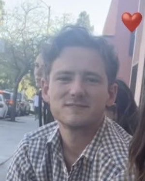 his messy floofy hair is so 🥺