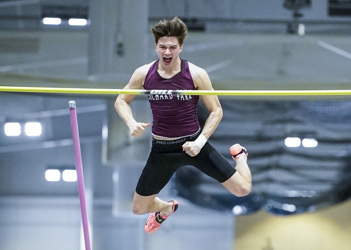 hsjrphoto's tweet photo. .@CoachMacPV 14ft and a sectional champion congrats @op_athletics @MaxMancabelli https://t.co/xIr3XIXNbr